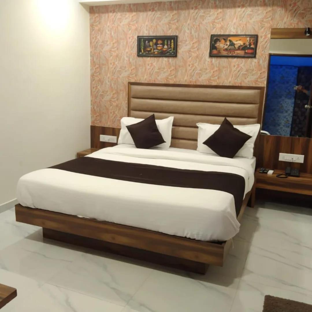 Hotel Sun Shine Ahmedabad Exterior foto