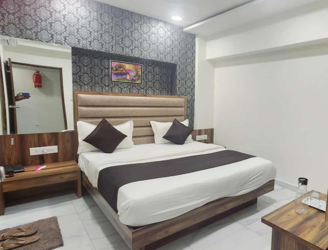 Hotel Sun Shine Ahmedabad Exterior foto